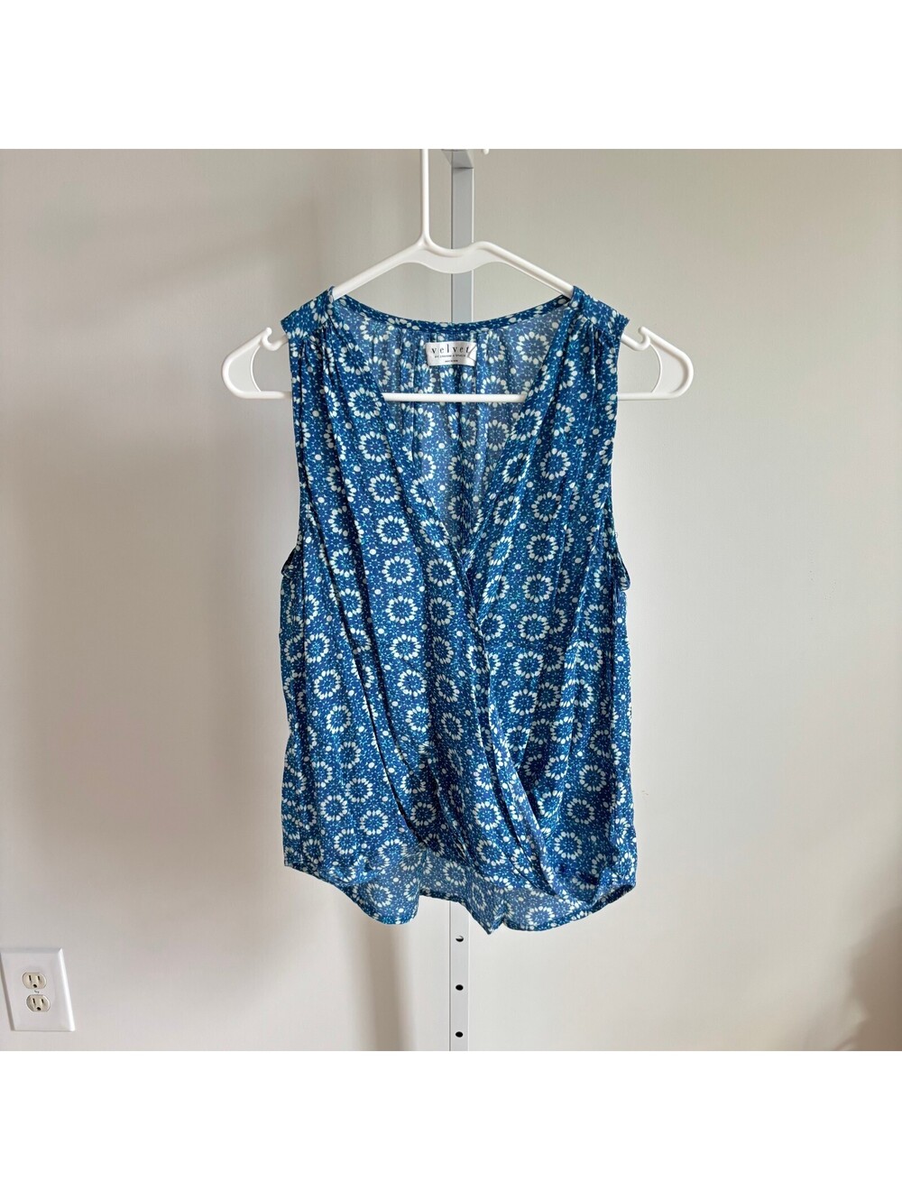 Anthropologie Velvet EUC Women's Blue White Floral Wrap Blouse S
